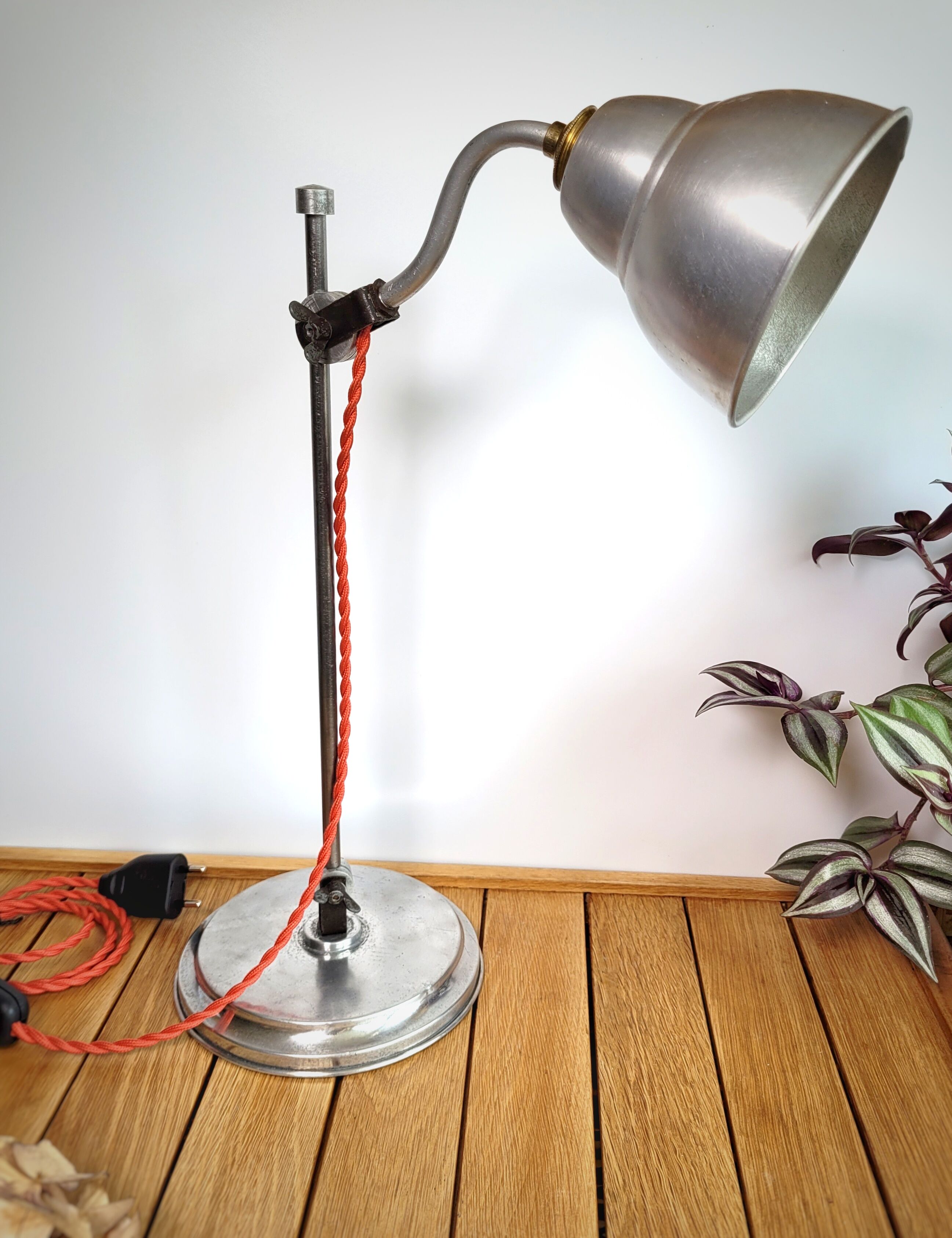Gooseneck lamp renovated 1940