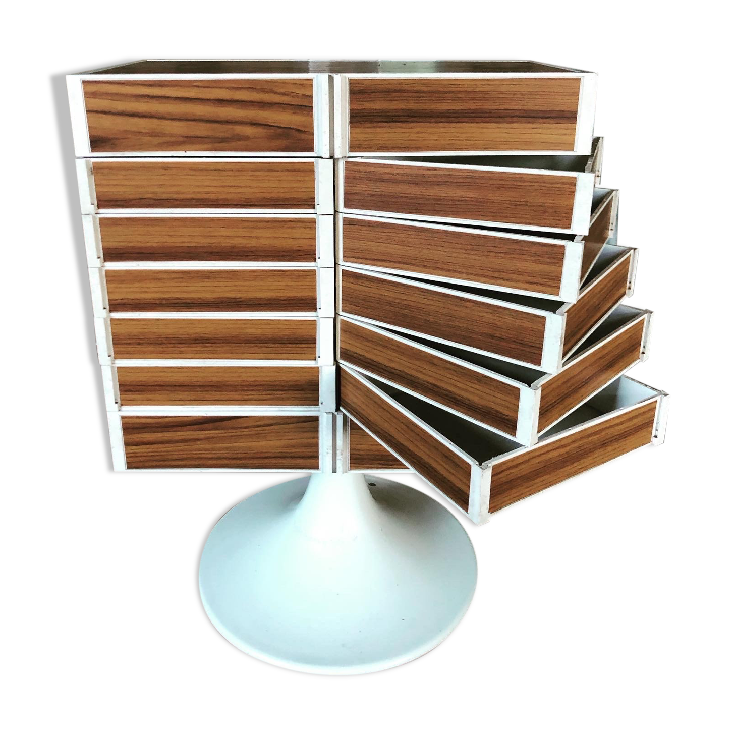 Box cabinet