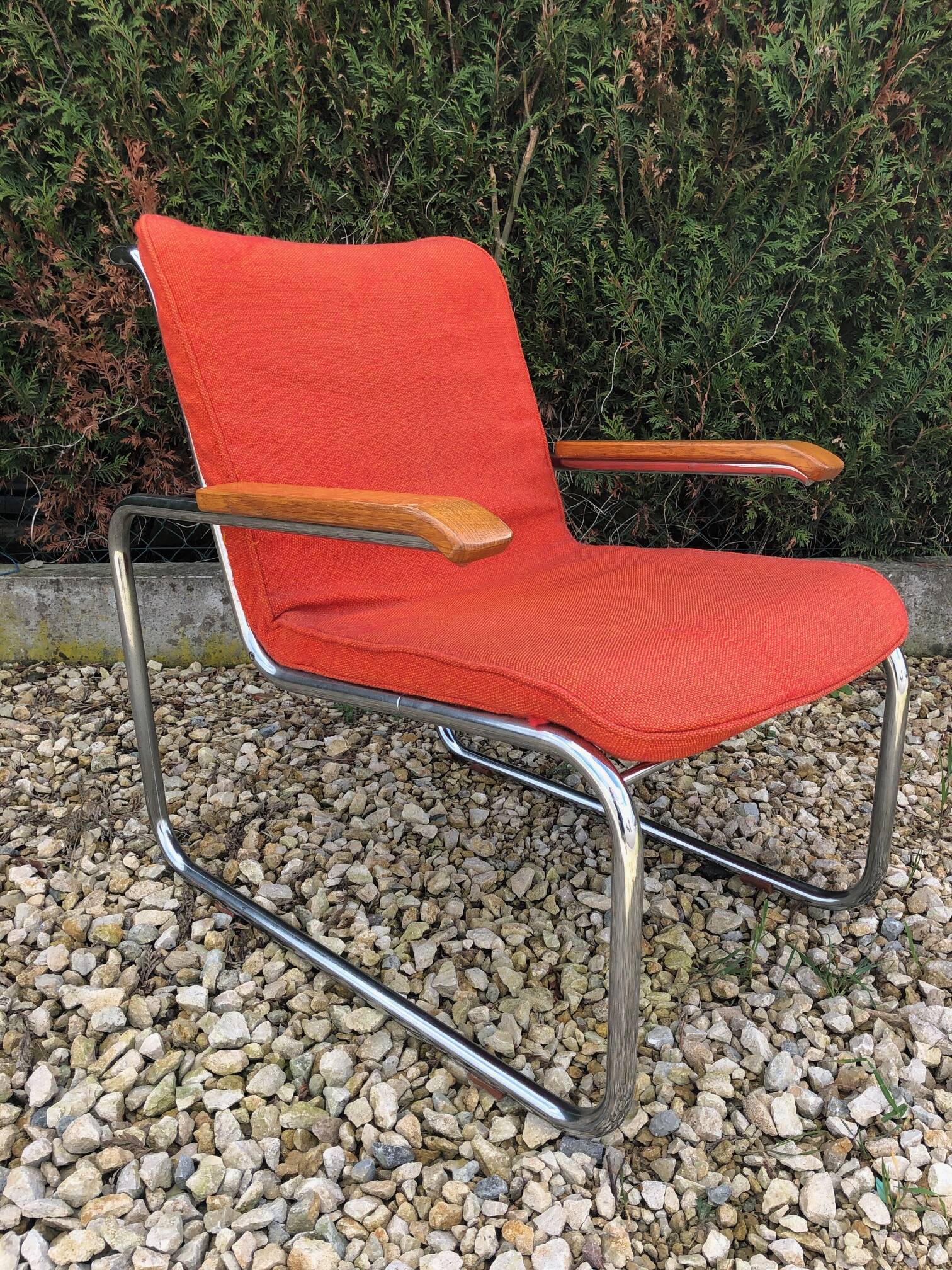 Pair of MB lounge chairs by Marcel Breuer for Knoll