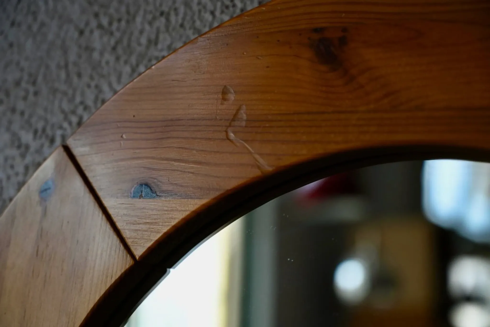 Vintage Scandinavian round wall mirror in solid pine from the 60s-70s.