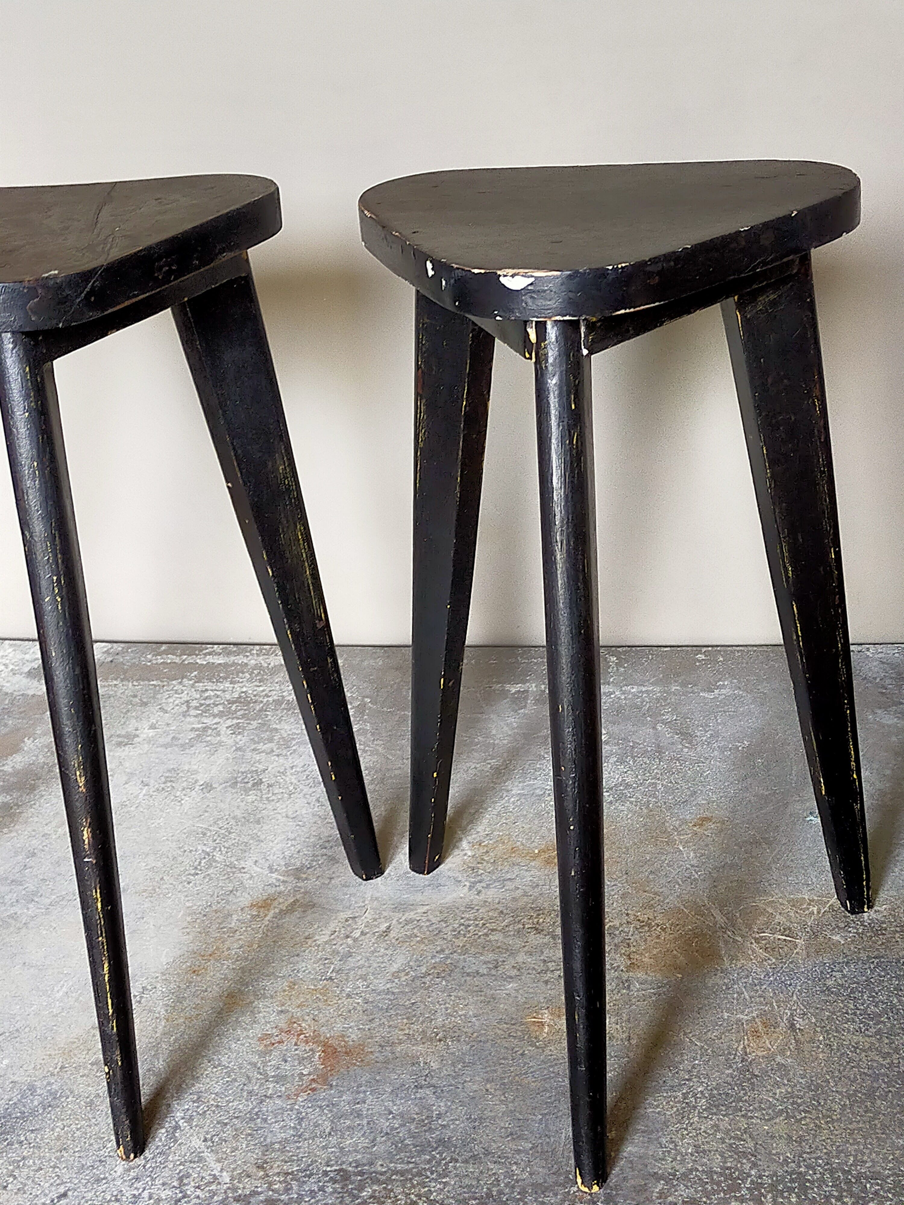 Pair of old tripod tripod harnesses black patina