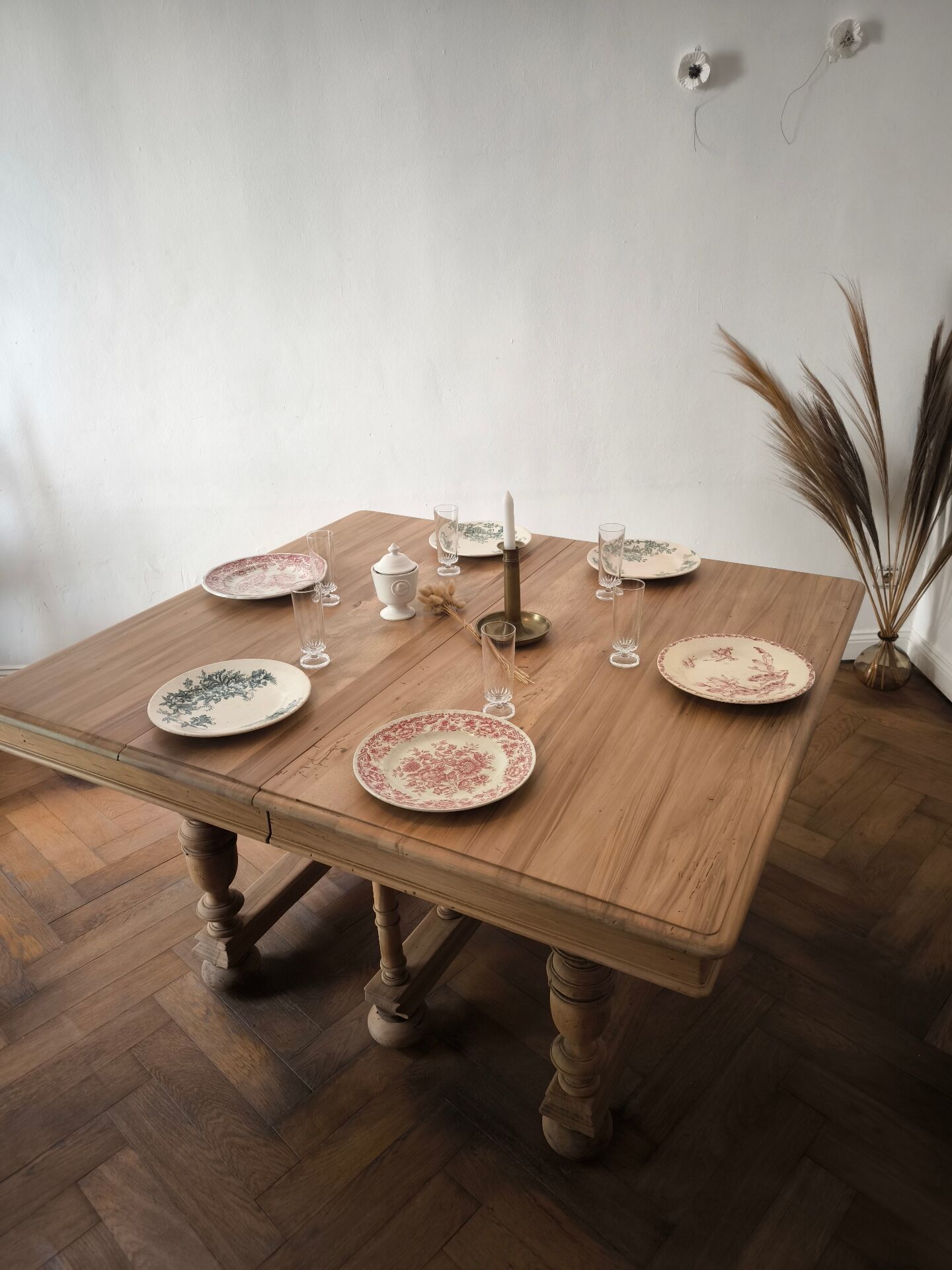 Henri II mid-table in solid walnut – Custom finish