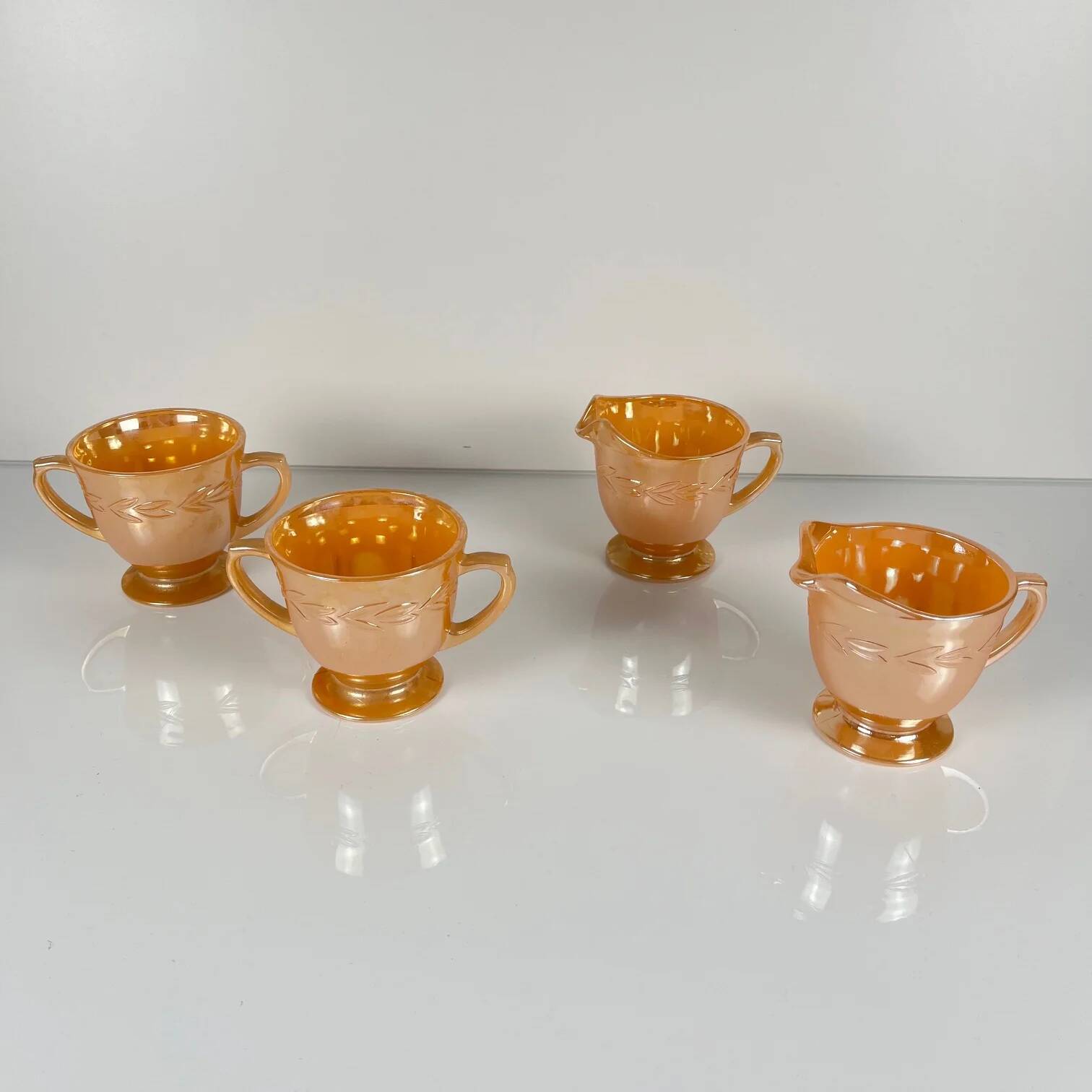 Important Fire-King Peach Lustre "Laurel Leaf" service for 12 people, Anchor Hocking, USA, 1950s.
