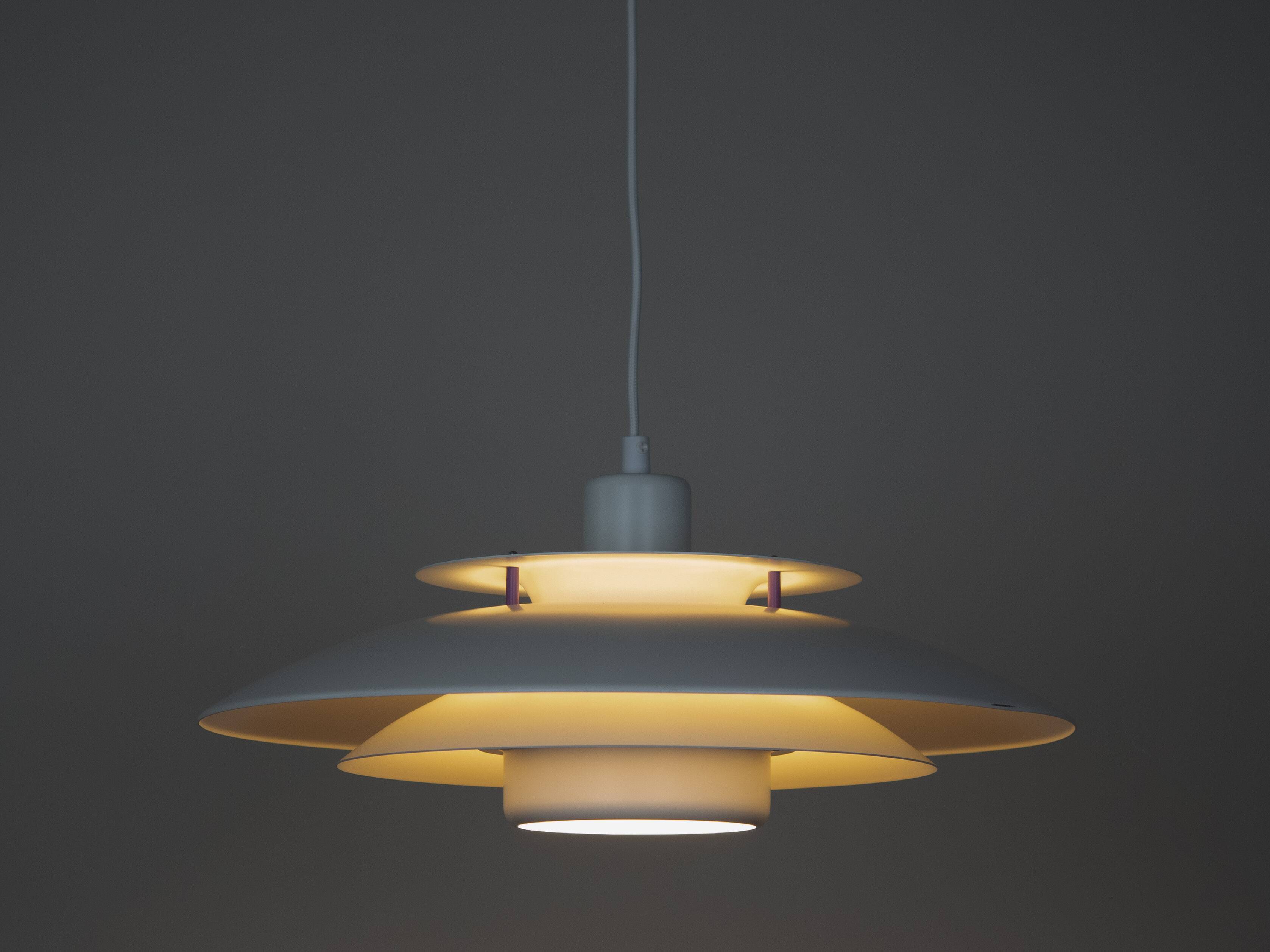 Paire de lampes suspendues vintage danoises des années 1980.