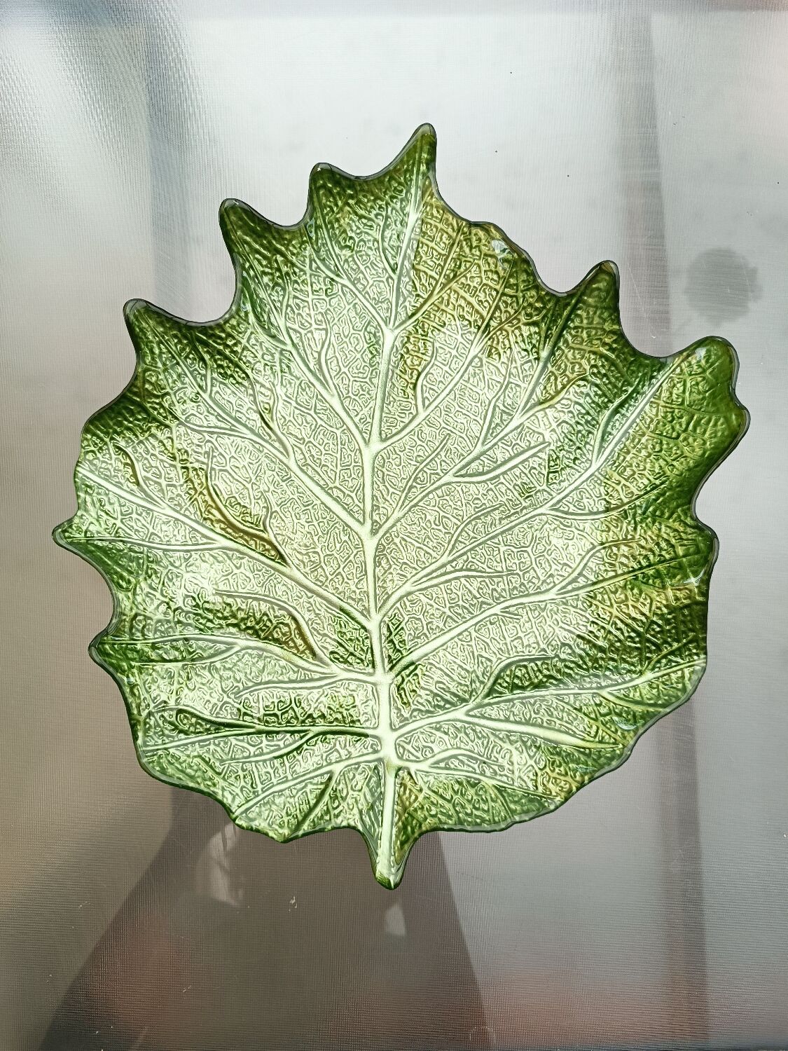 Flat leaf