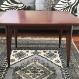 Table scandinave