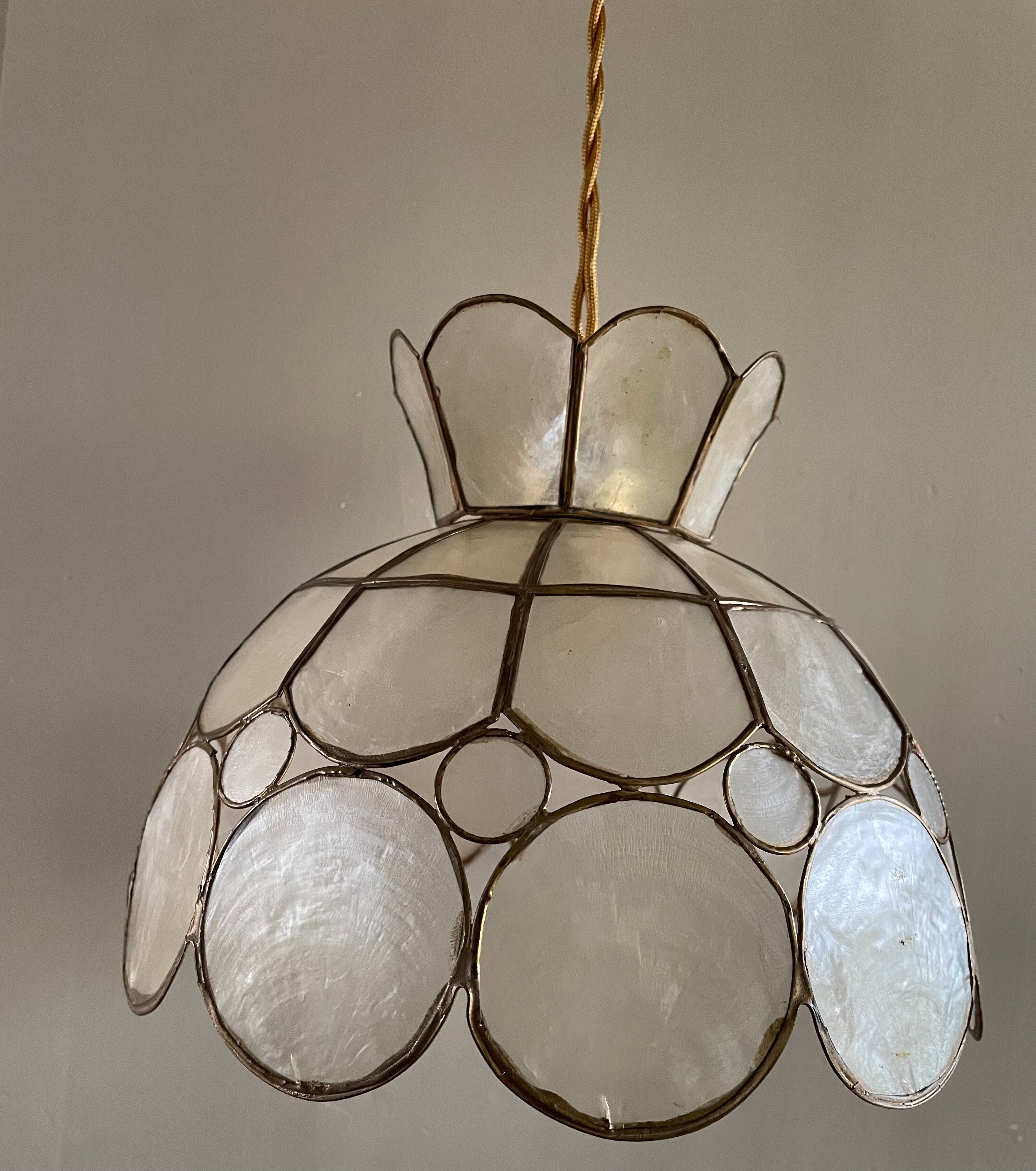 Suspension nacre et laiton