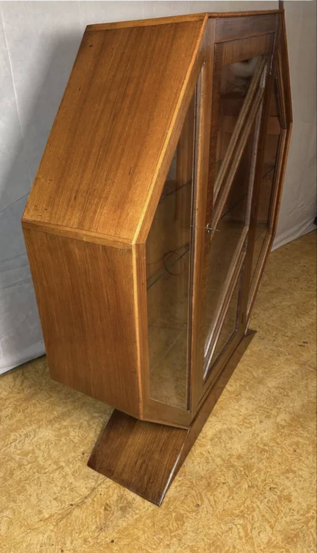Art deco vintage brocante walnut hexagonal display cabinet - 1920-1930