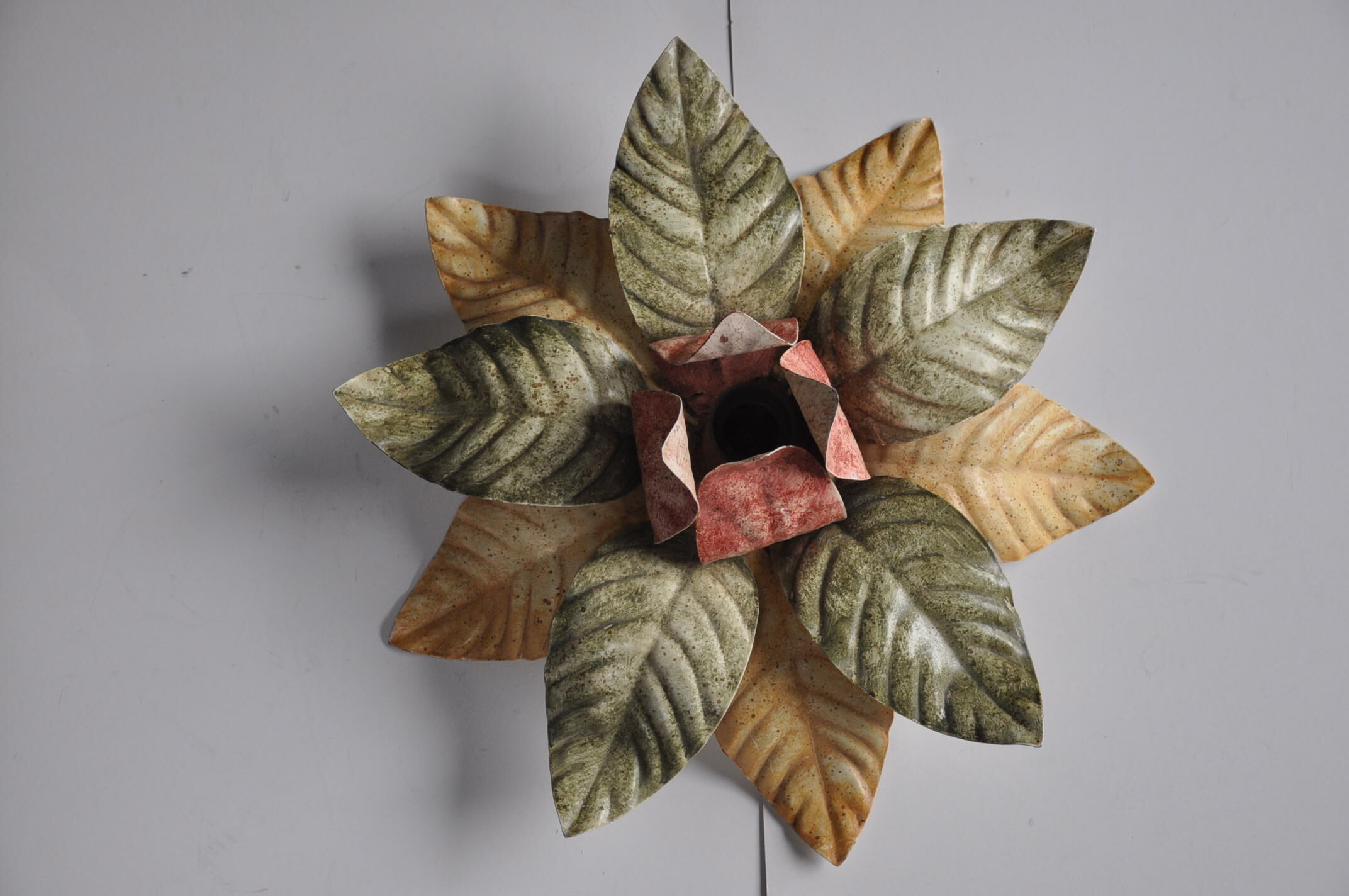 Flower shaped vintage wall sconce