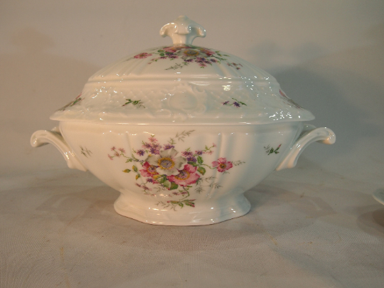 Lot Soupière and saucier Porcelaine hard Georges boyer