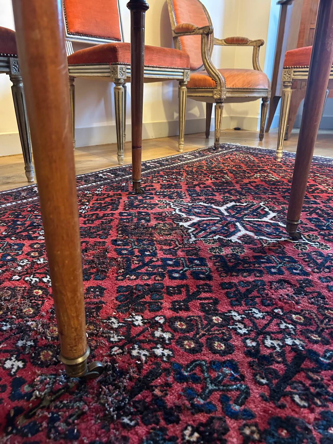 Grande table ovale en bois massif – style classique / maison de famill