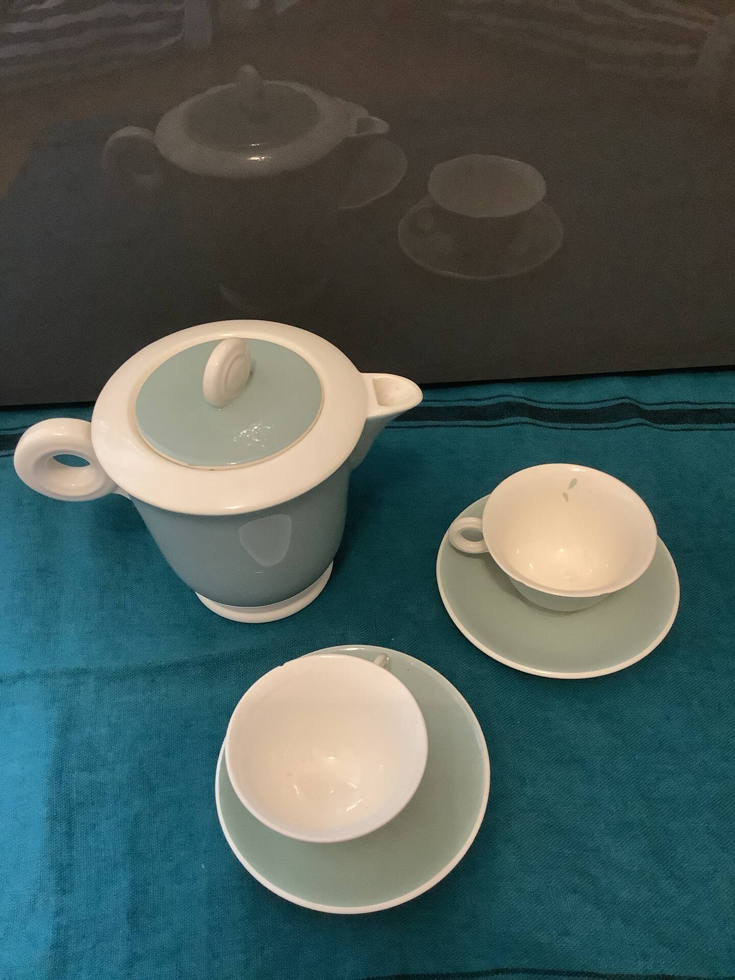 Cups + Saucers + Jug + Bird