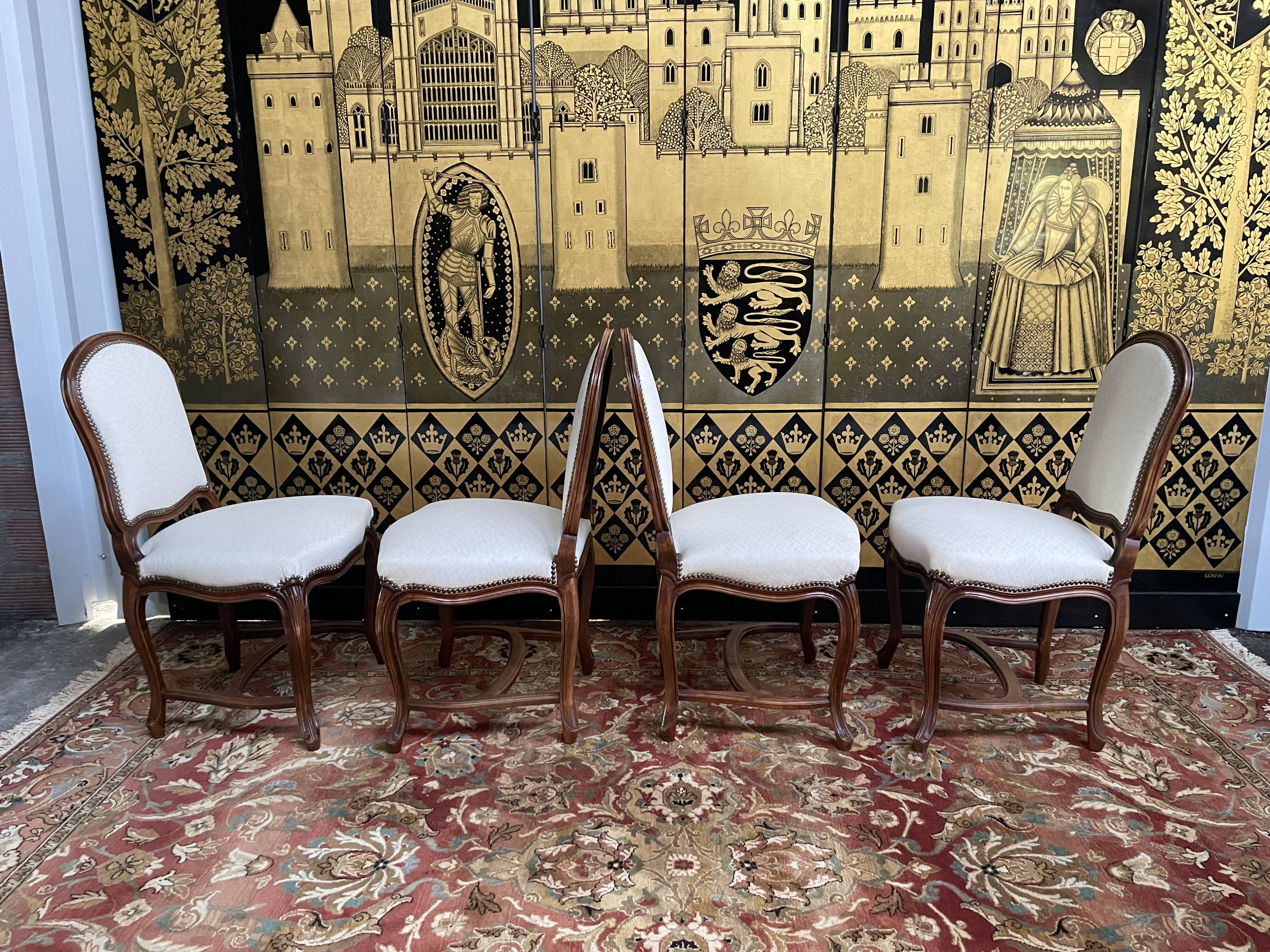 Suite de 4 chaises de style Louis XV