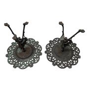 Ensemble de 2 coupes gothiques en bronze, années 1950