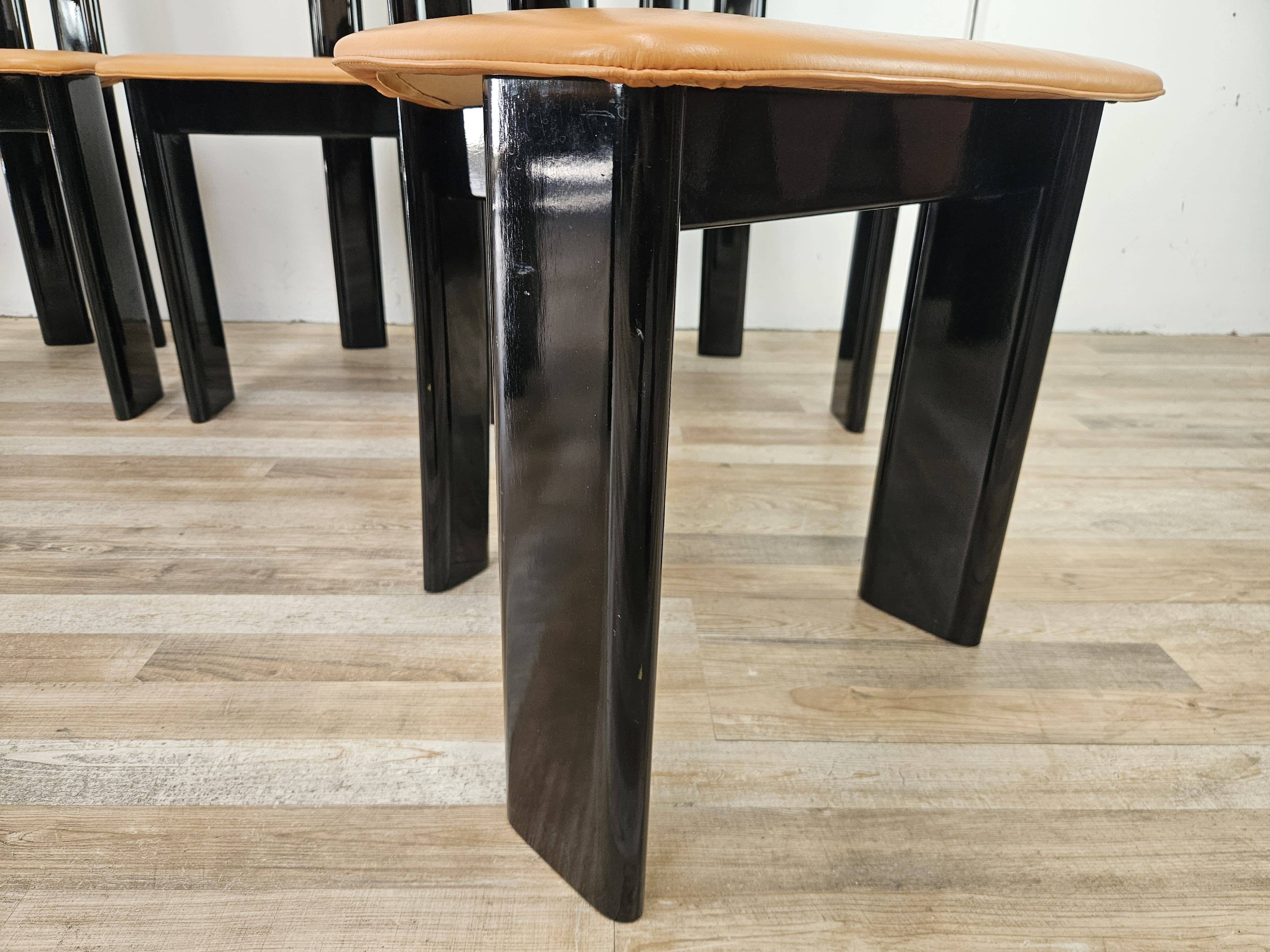 Ensemble de 6 chaises Pierre Cardin en bois laqué noir, 1970