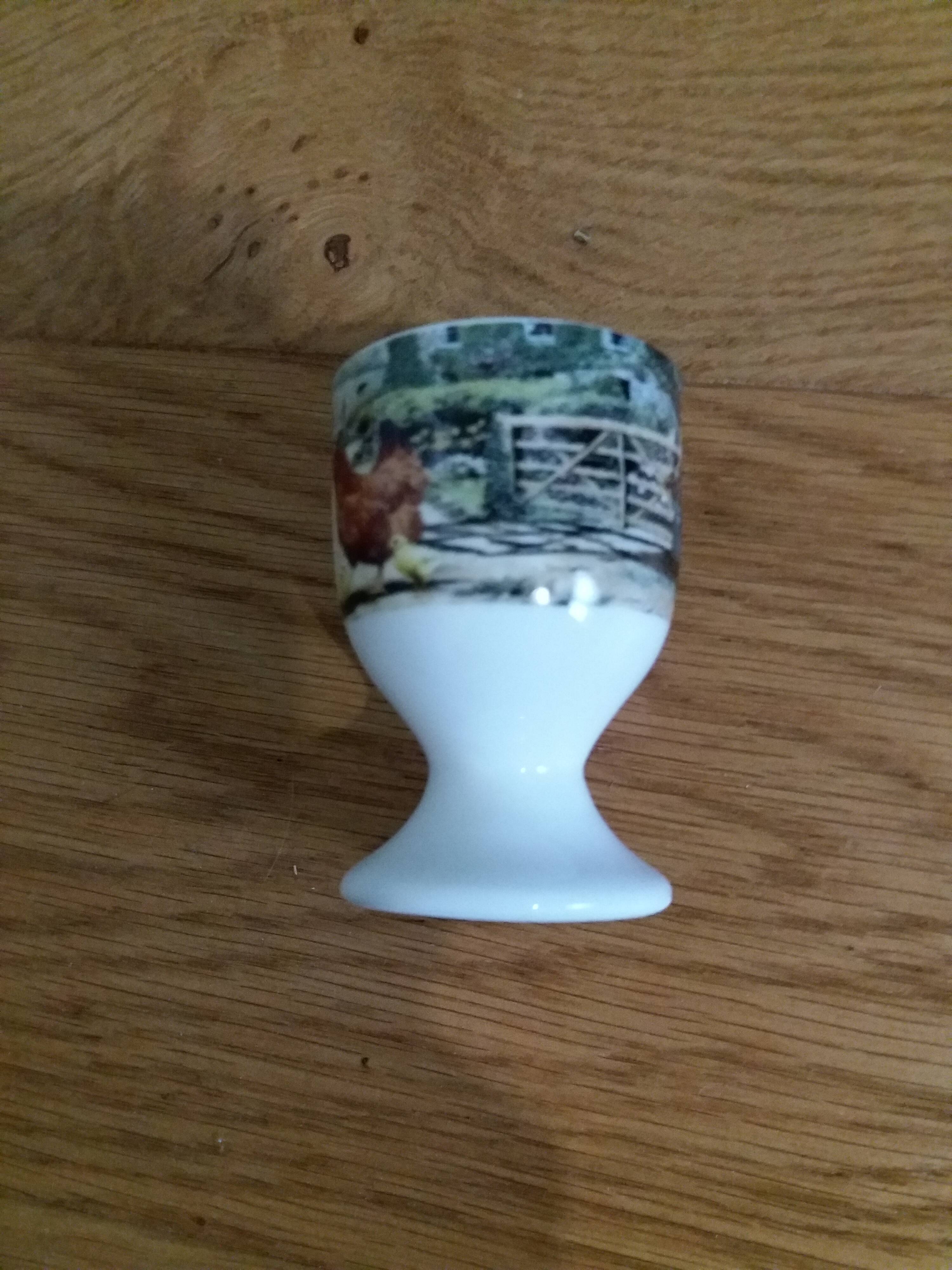 Coquetier faience blanche decoration hen rooster and chicks