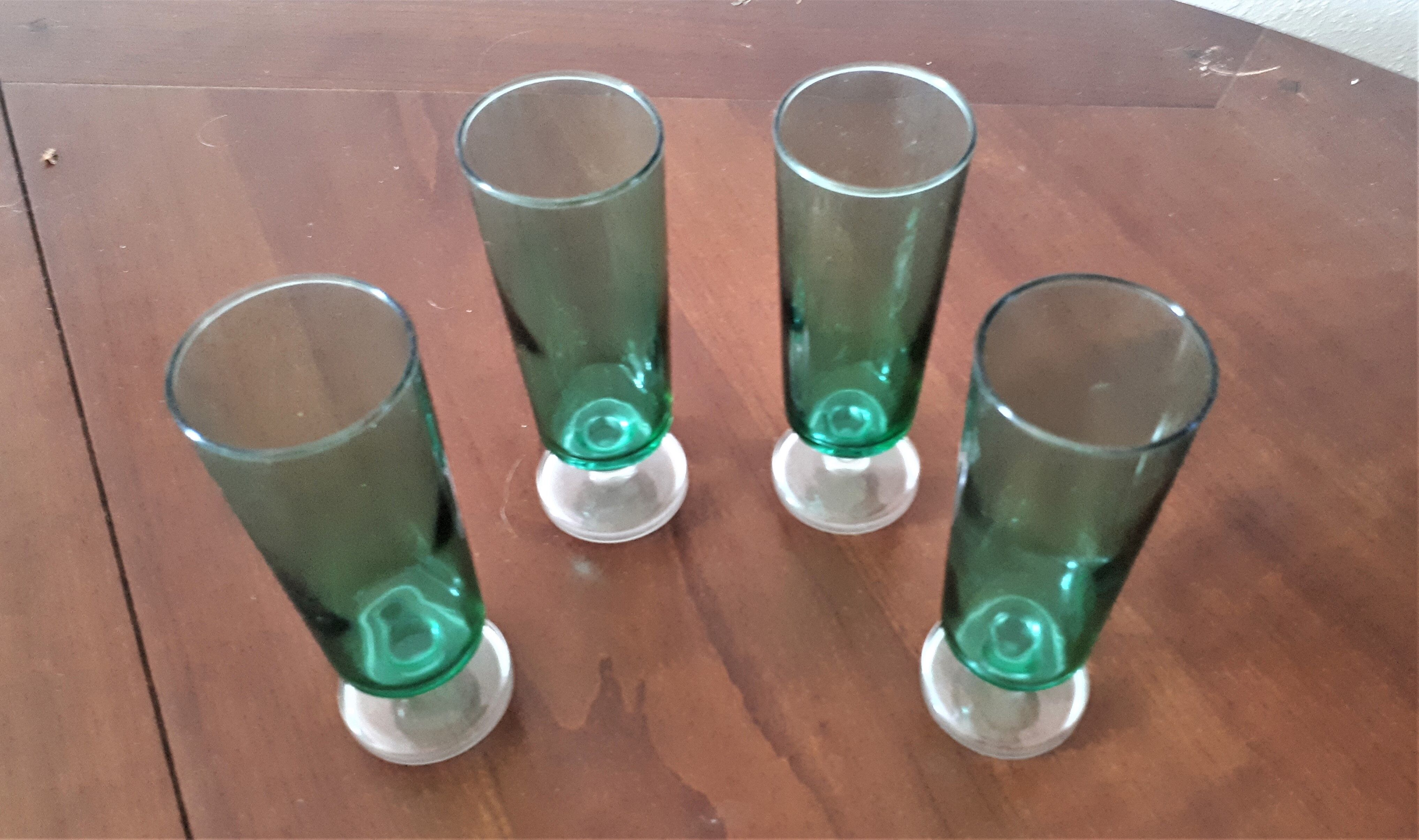 Set of 4 vintage champagne flutes LUMINARC