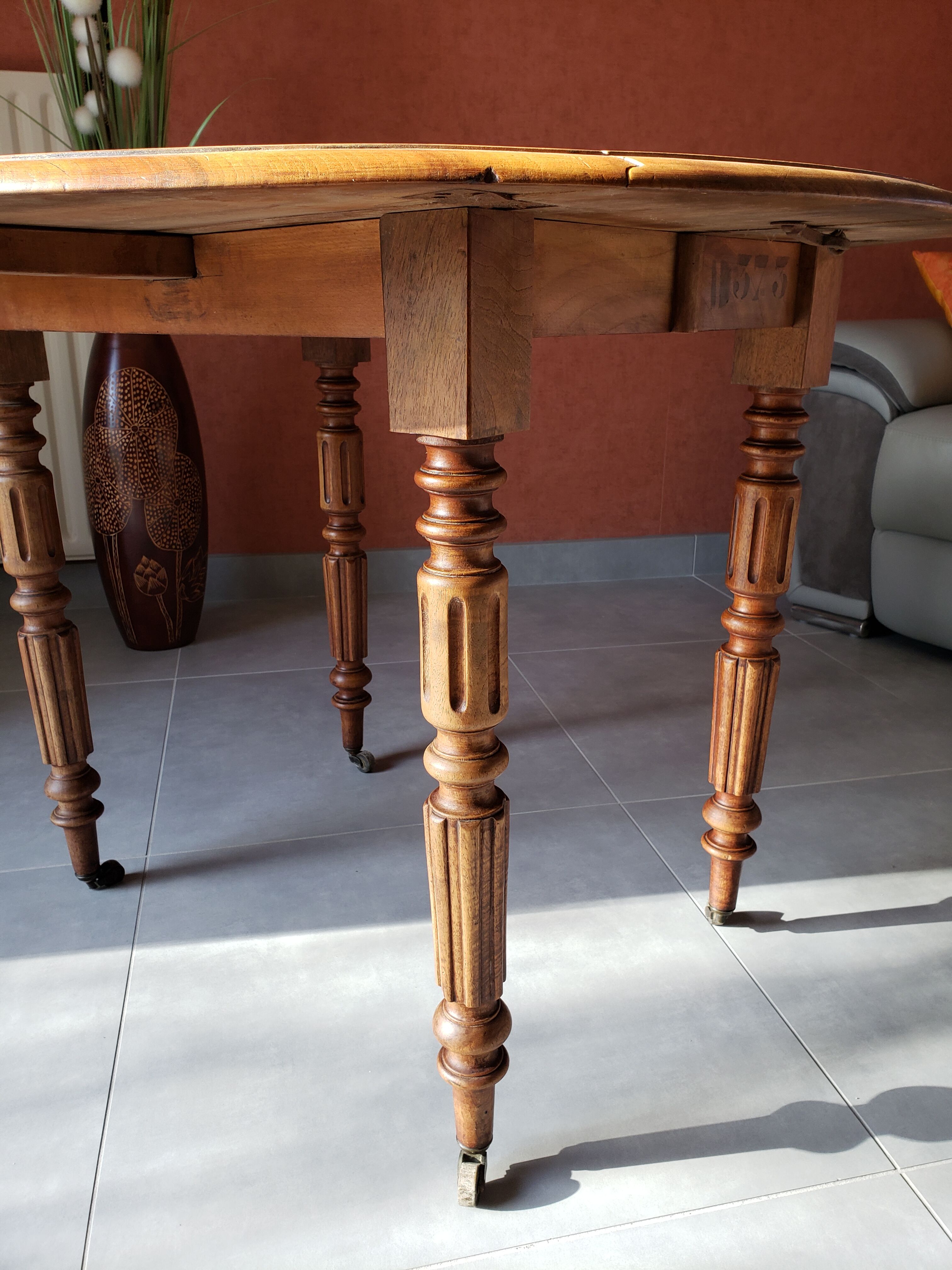 Old round table in walnut with flaps Louis Philippe