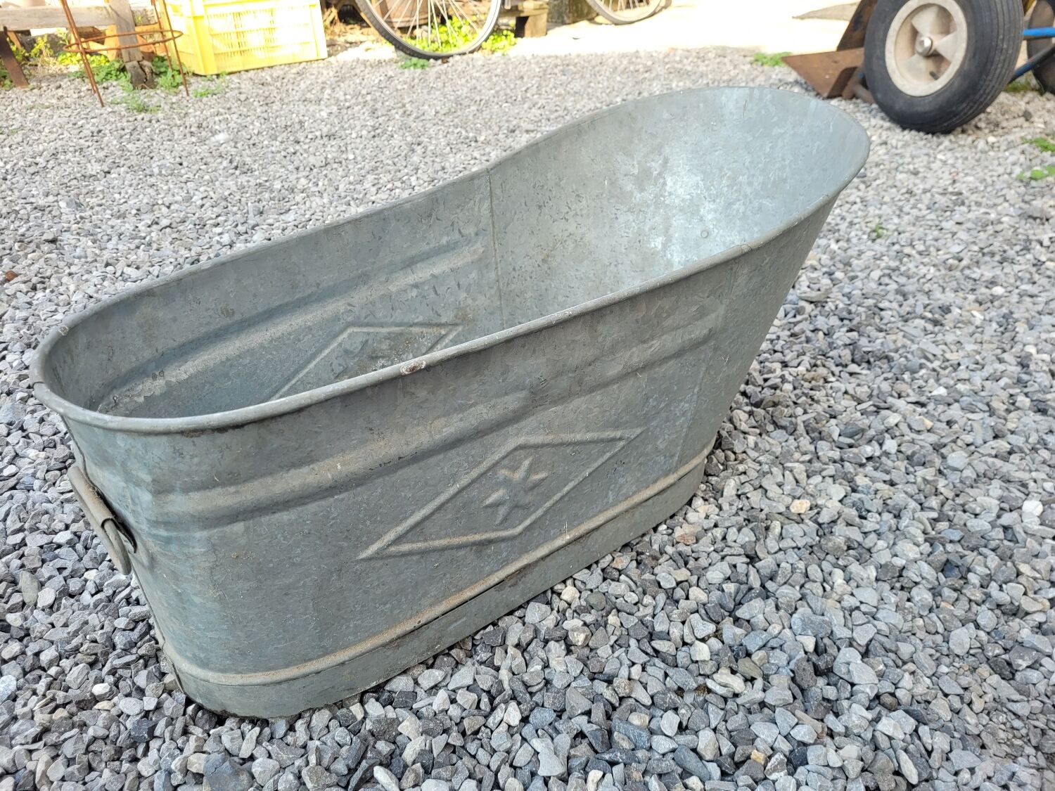 Zinc children's bathtub