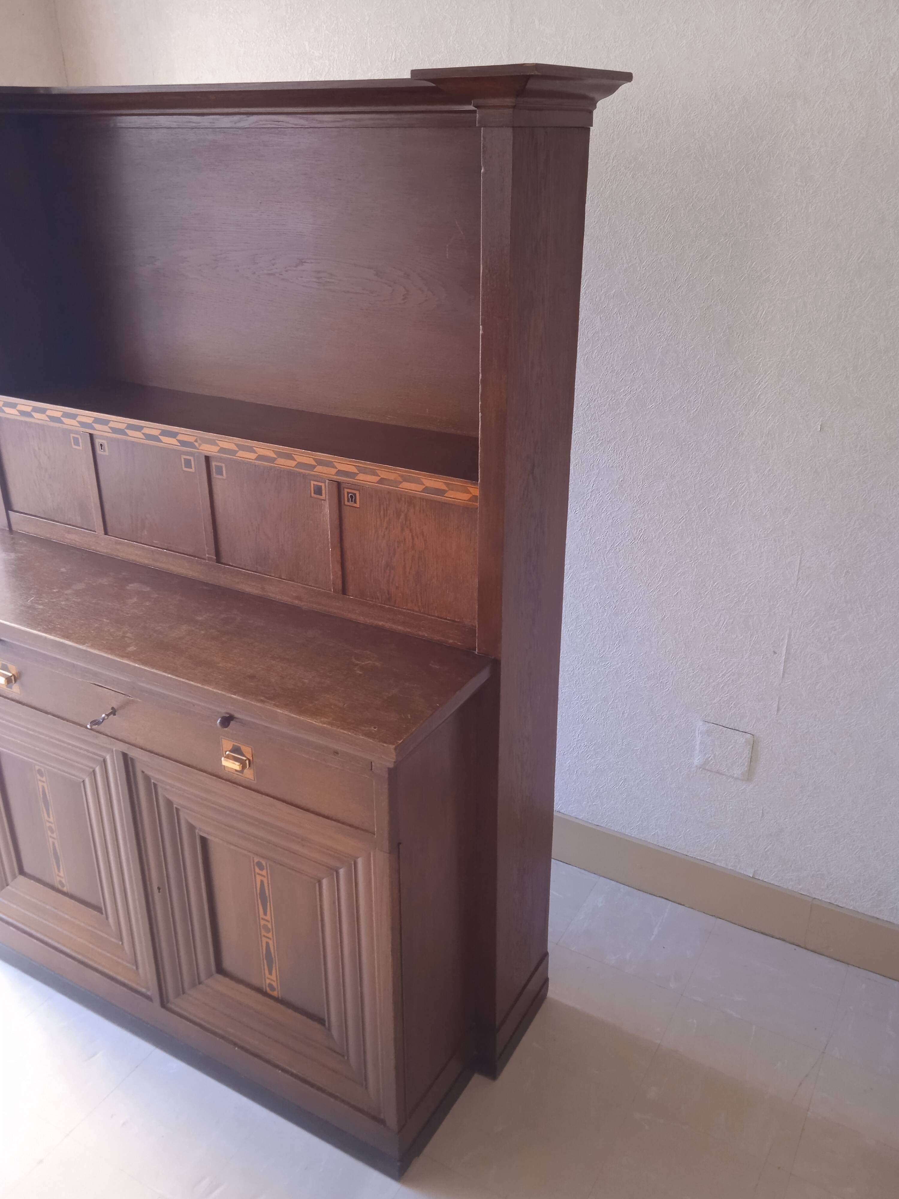 Buffet with a withdrawal system