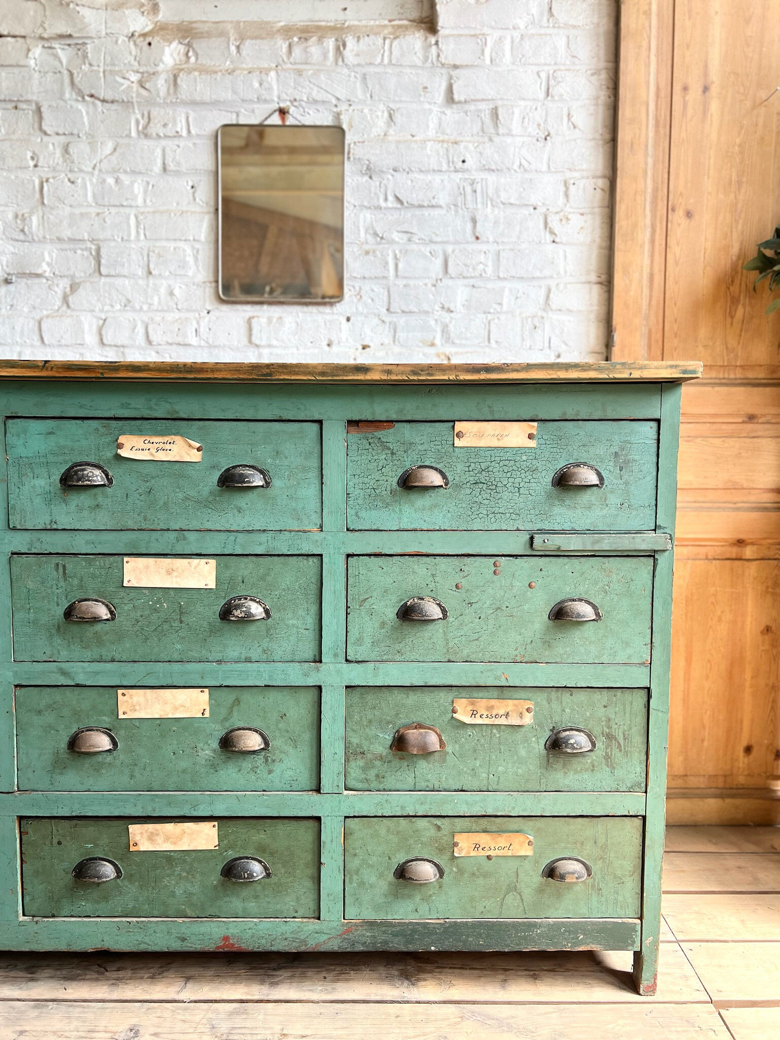 Old workshop drawer unit with original patina.