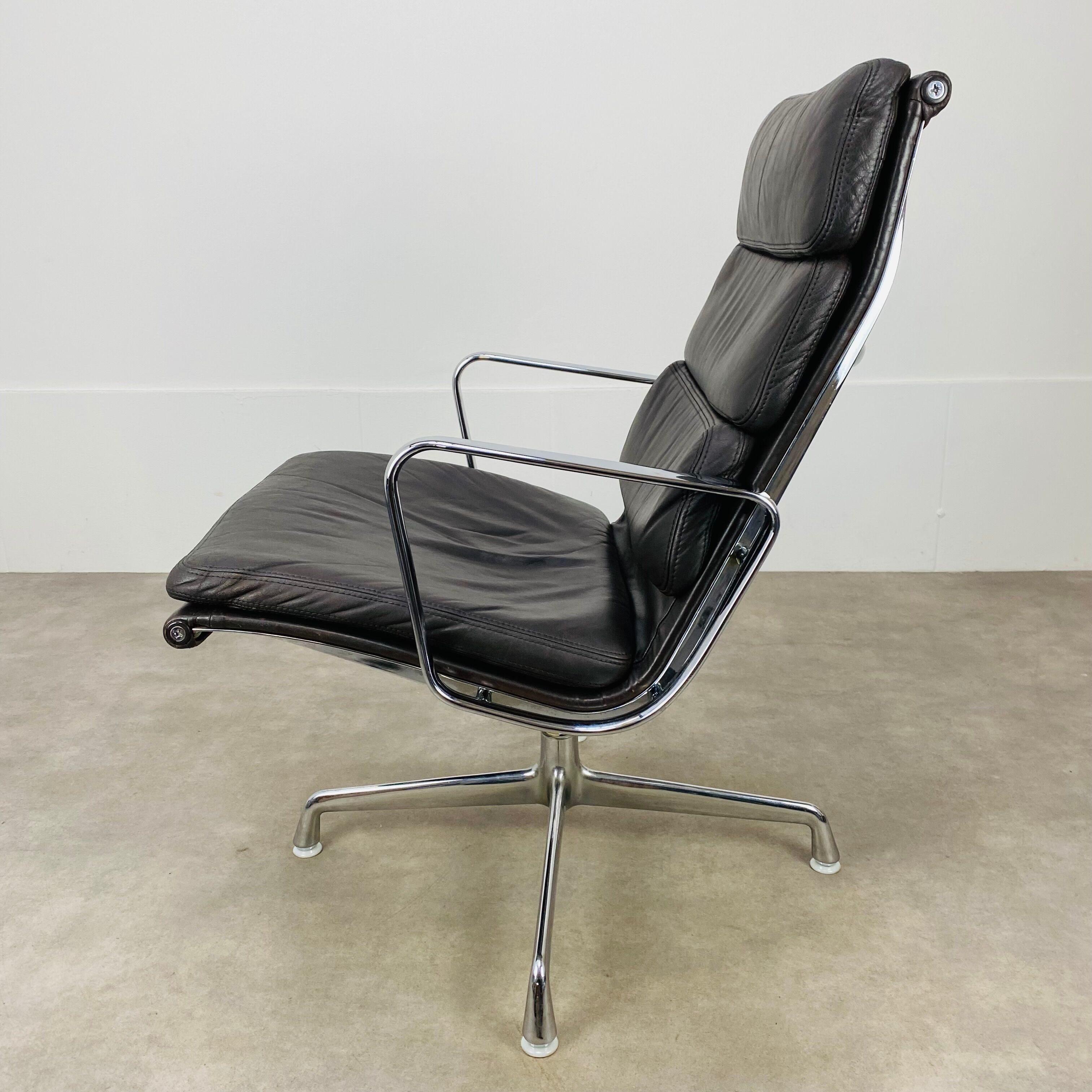 Armchair Ea 216 Eames edition Herman Miller brown leather