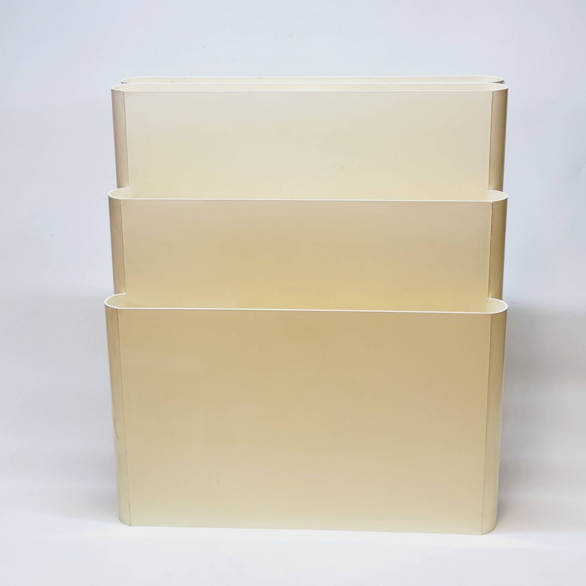 Kartell Vintage 4675 Magazine Rack Design by Giotto Stoppino in Plastic C