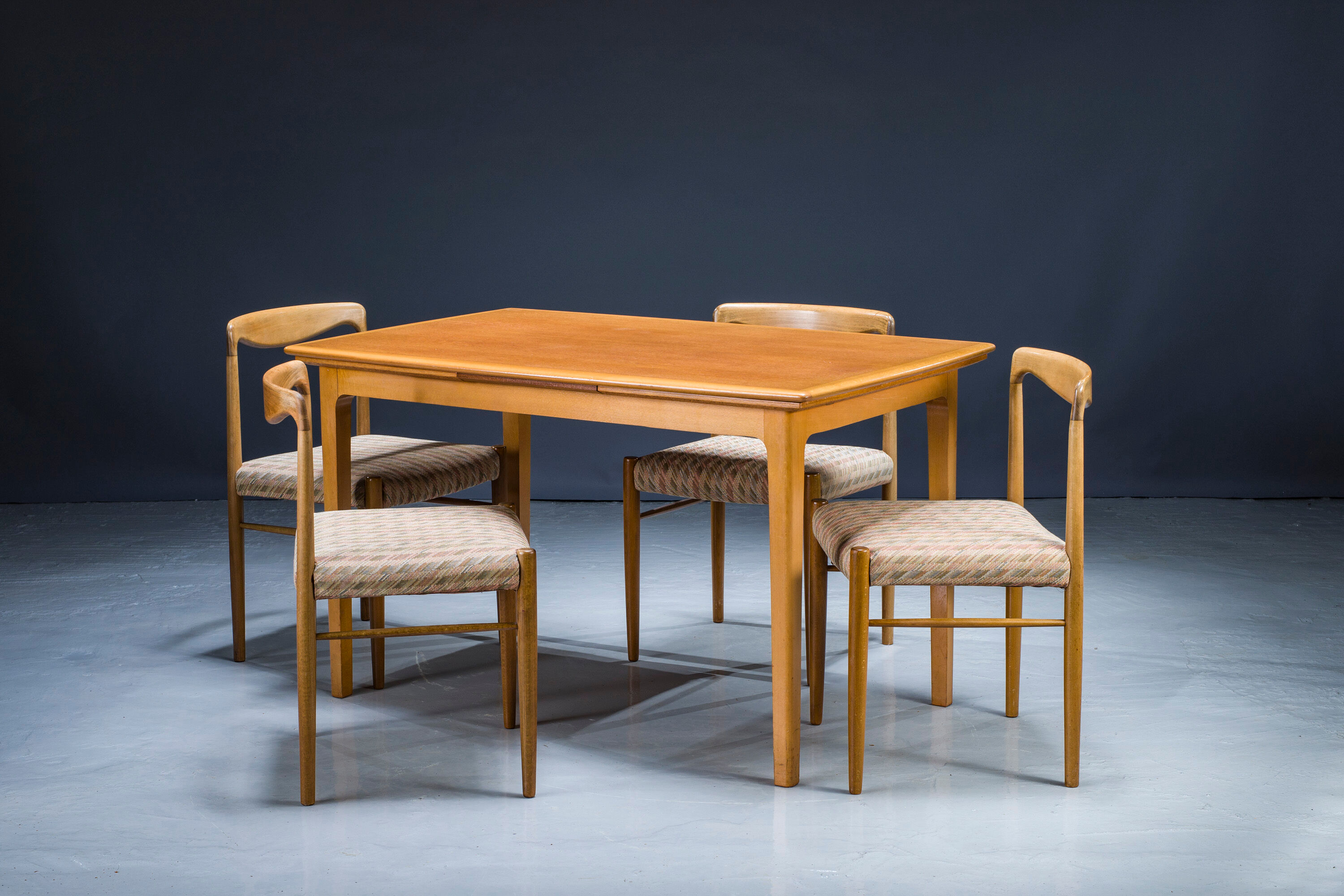 Extendable teak dinner table, 1960