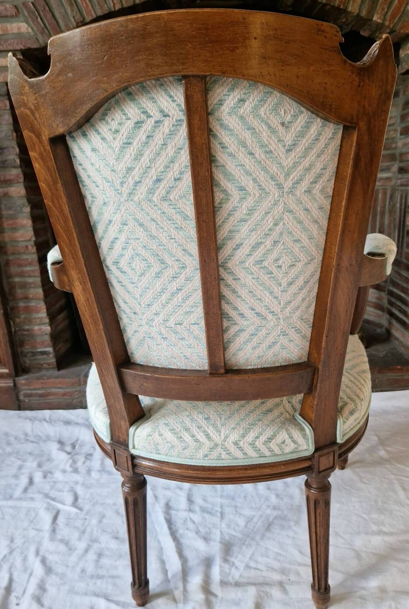 Ancien fauteuil en noyer style Louis XVI – Vert d'eau & crème – Fin XIXe