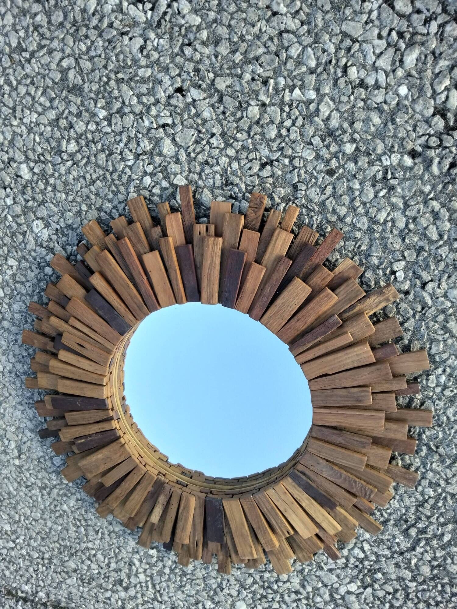 Round mirror