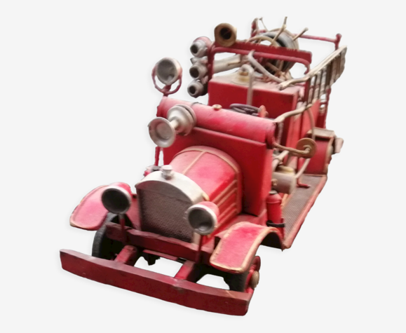 1930 American fire truck. In steel tole. Avev all its accessories water lance,