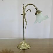 Art nouveau lamp in bronze and frosted glass tulip