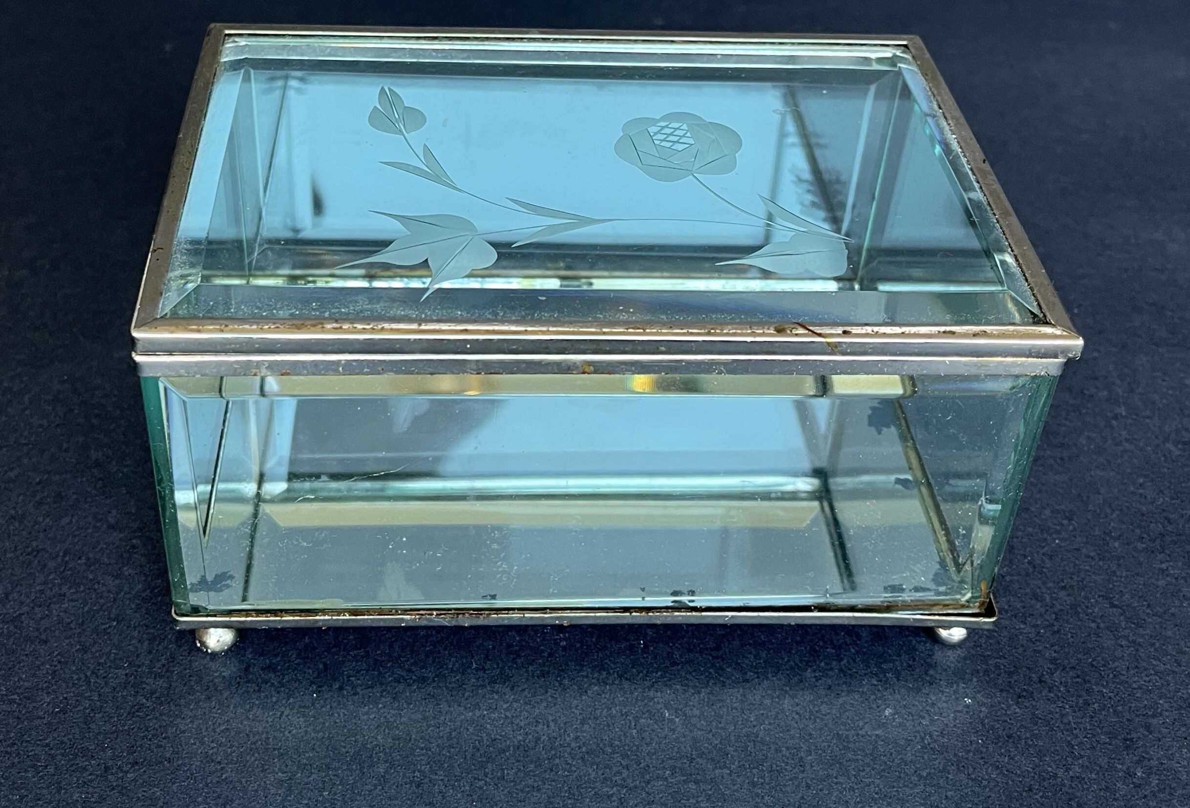 Glass jewelry box