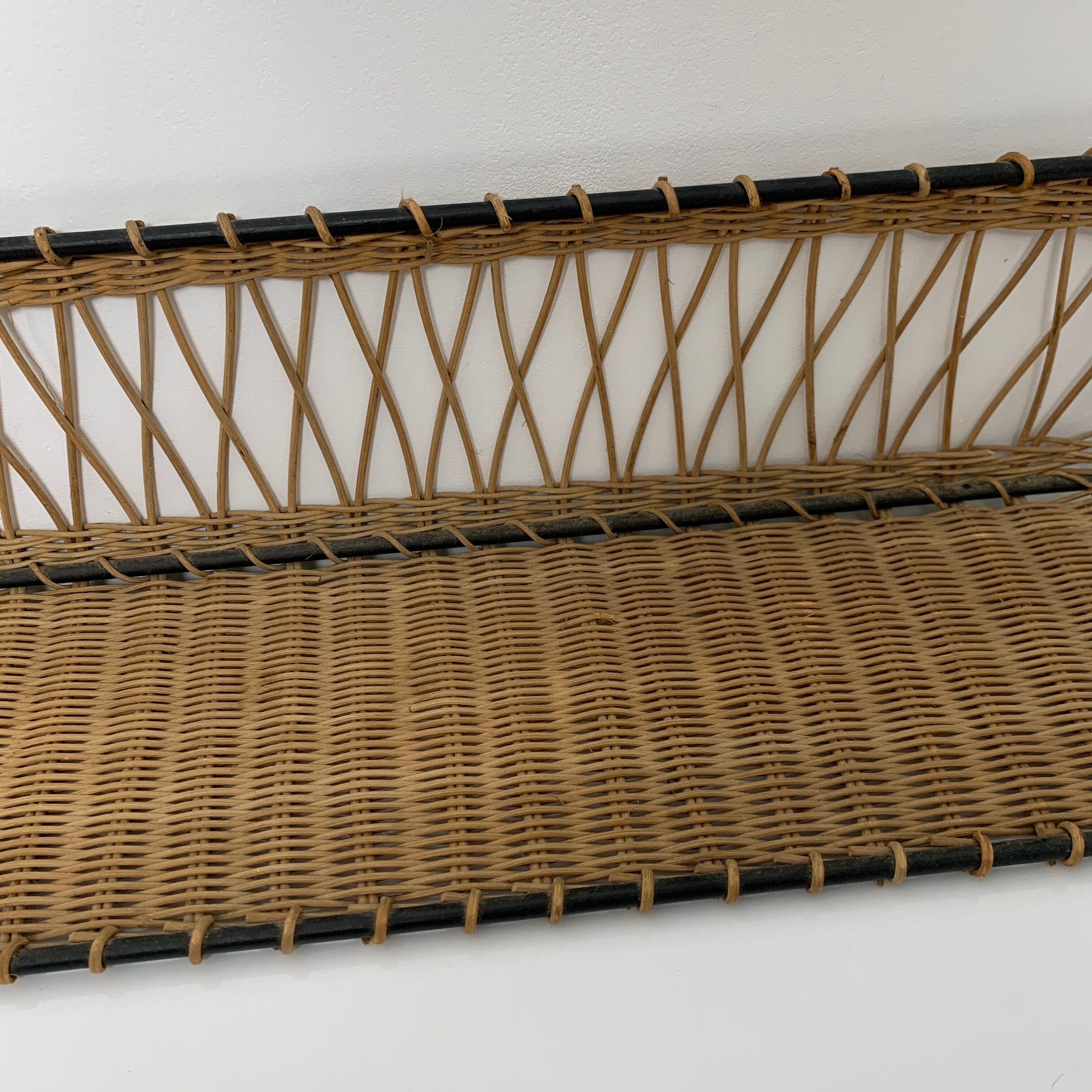 Wall floor in iron and rattan
