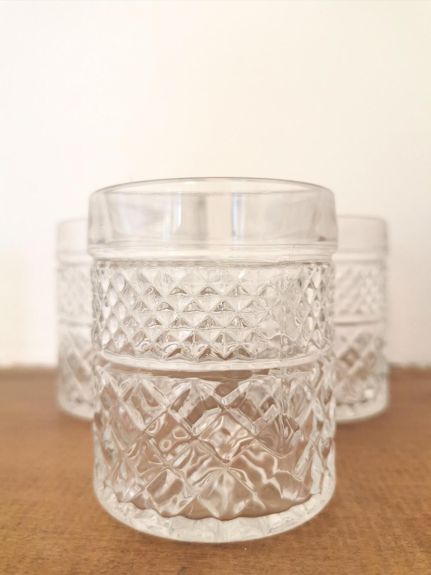 service of 6 vintage whiskey glasses in chiseled glass