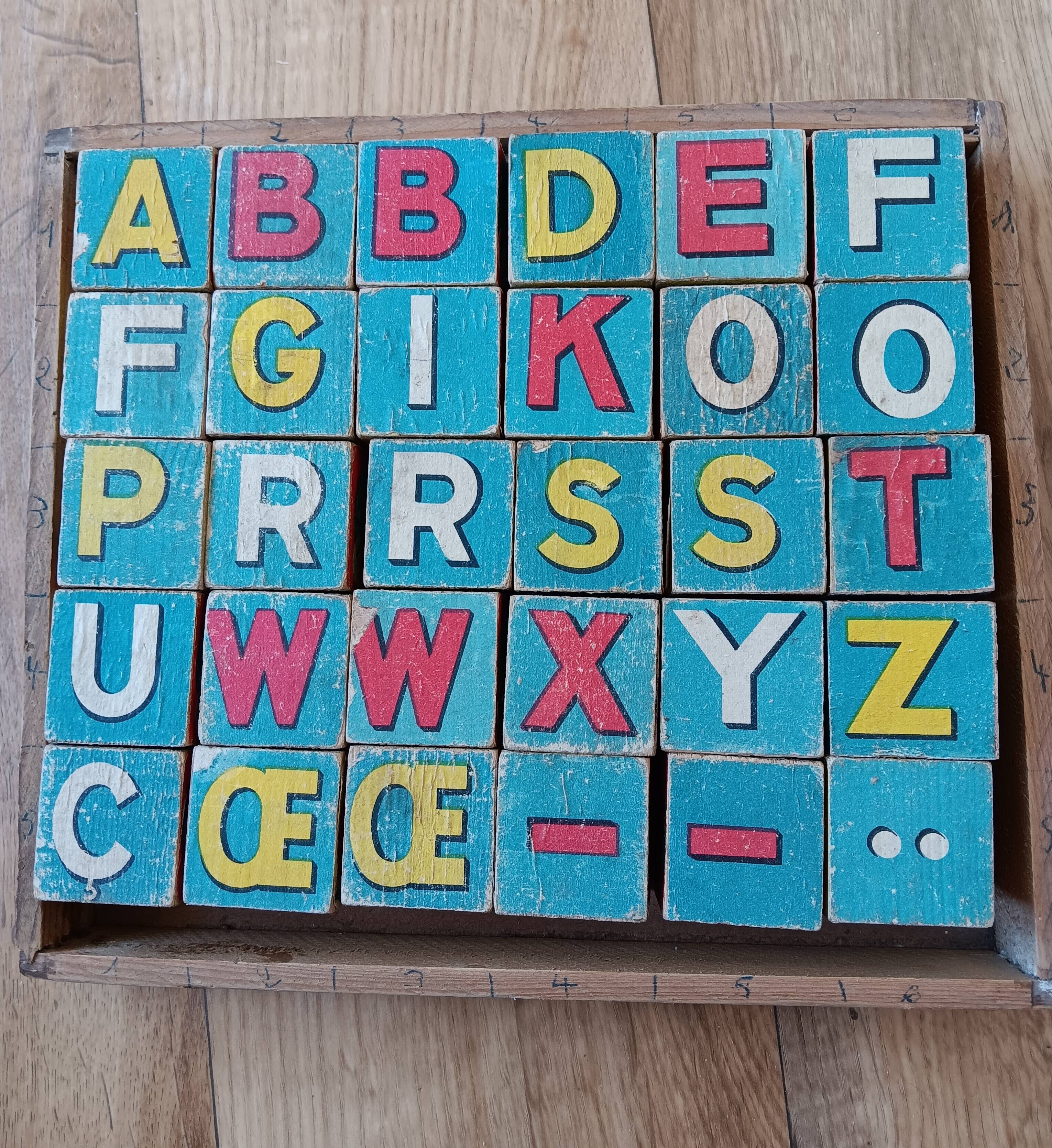 Instructional alphabetical cubes from the early 20th century.