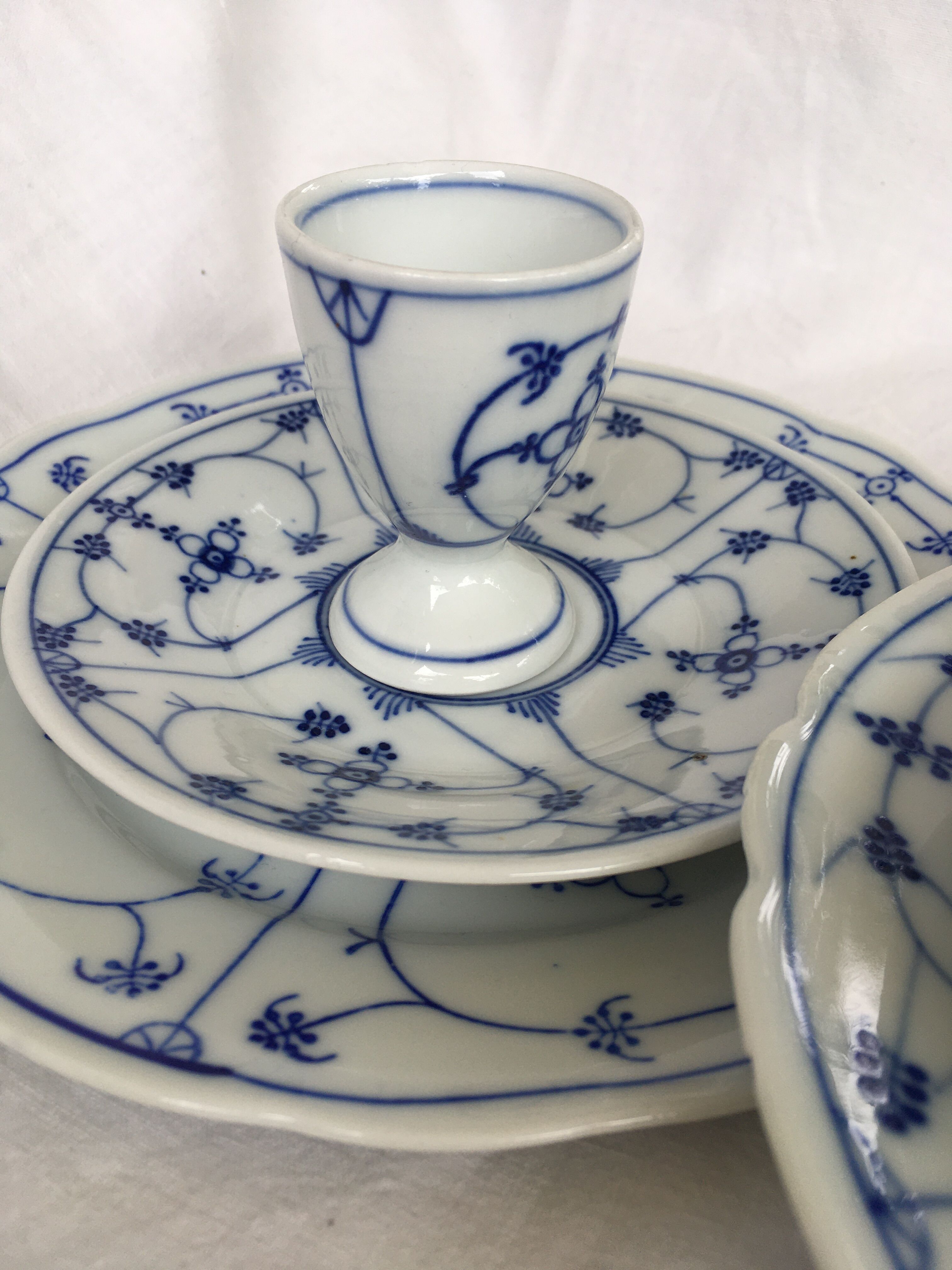 Breakfast coquetiers and porcelain plates