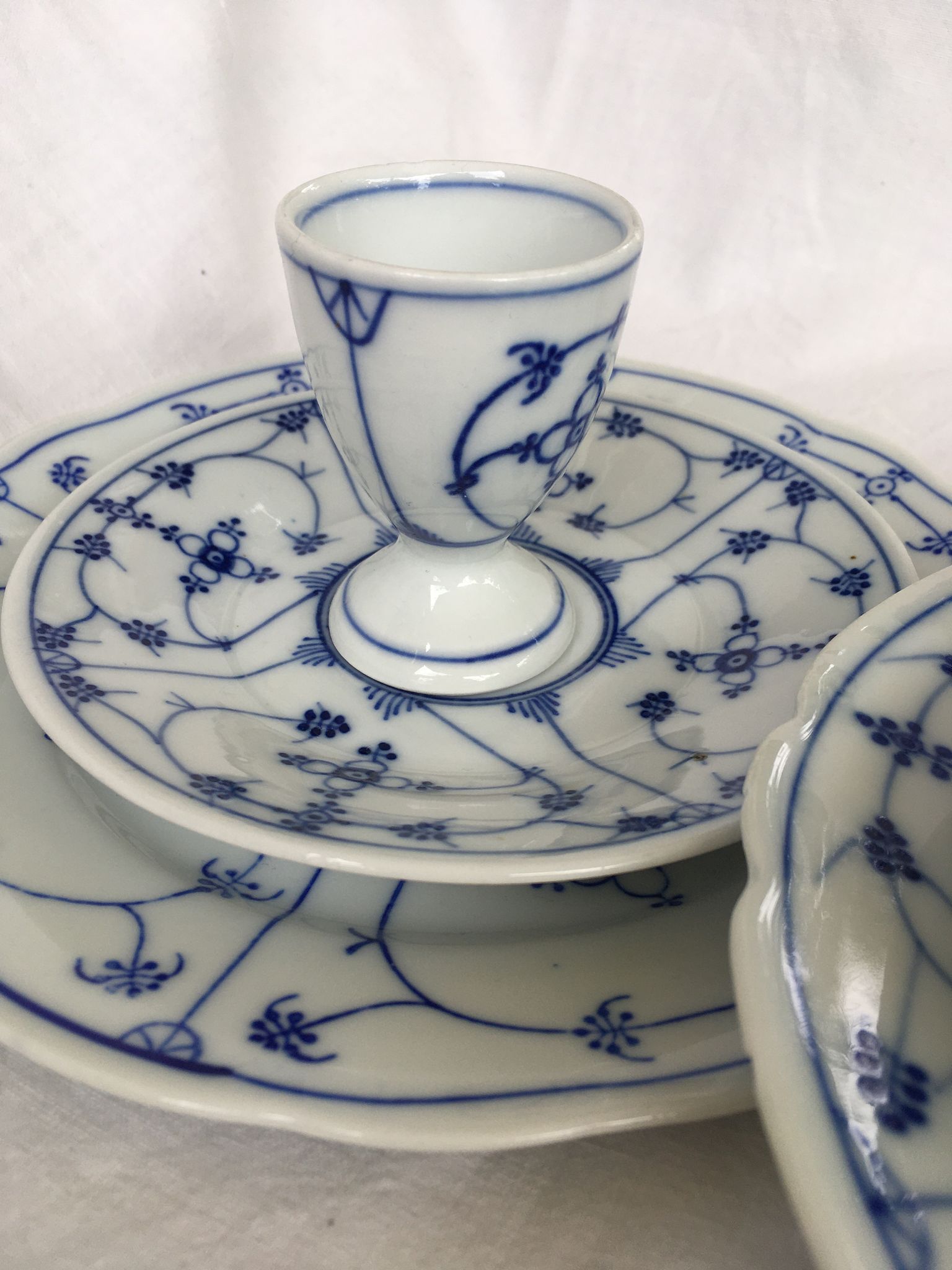 Breakfast coquetiers and porcelain plates