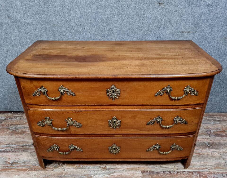 Louis XIV period arched chest of drawers in walnut circa 1720