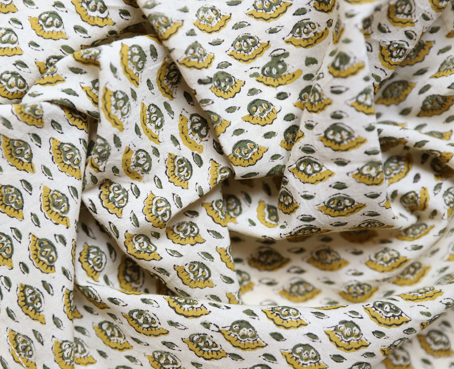 Tablecloth and towels in green upcycled linen