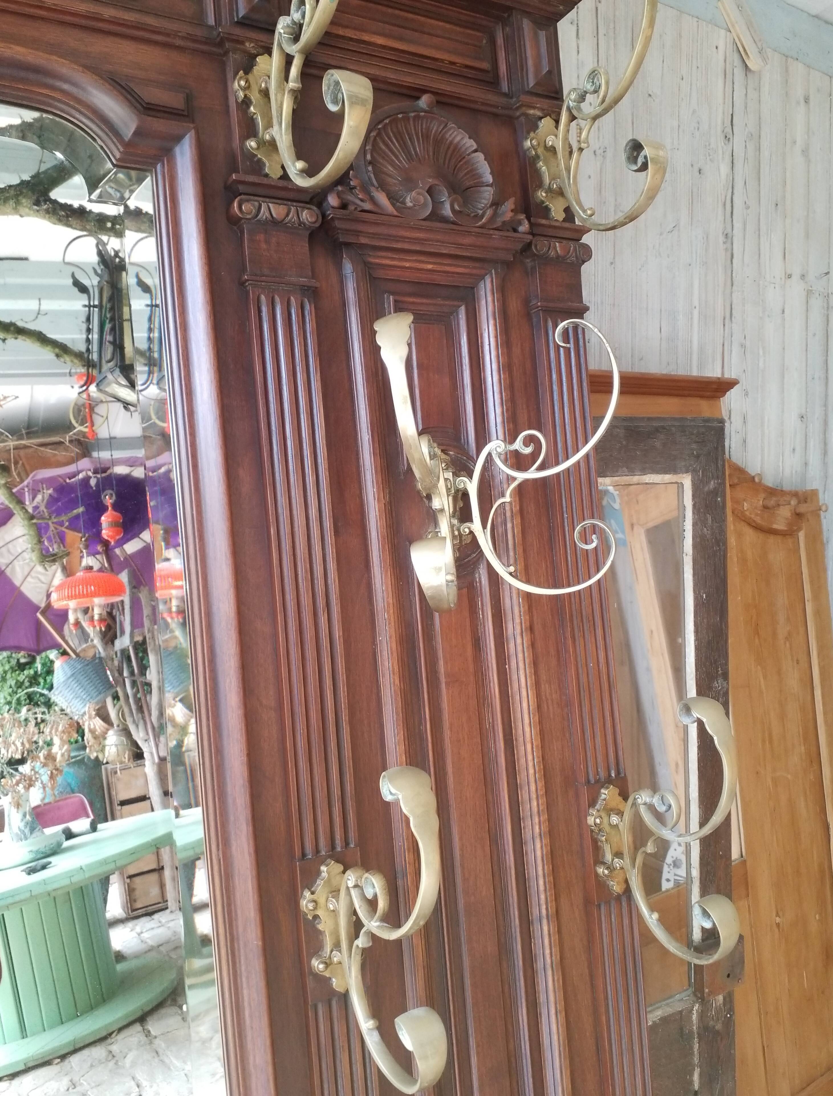 Cloakroom coat rack
