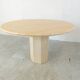 Table à manger ronde italienne en travertin années 1970