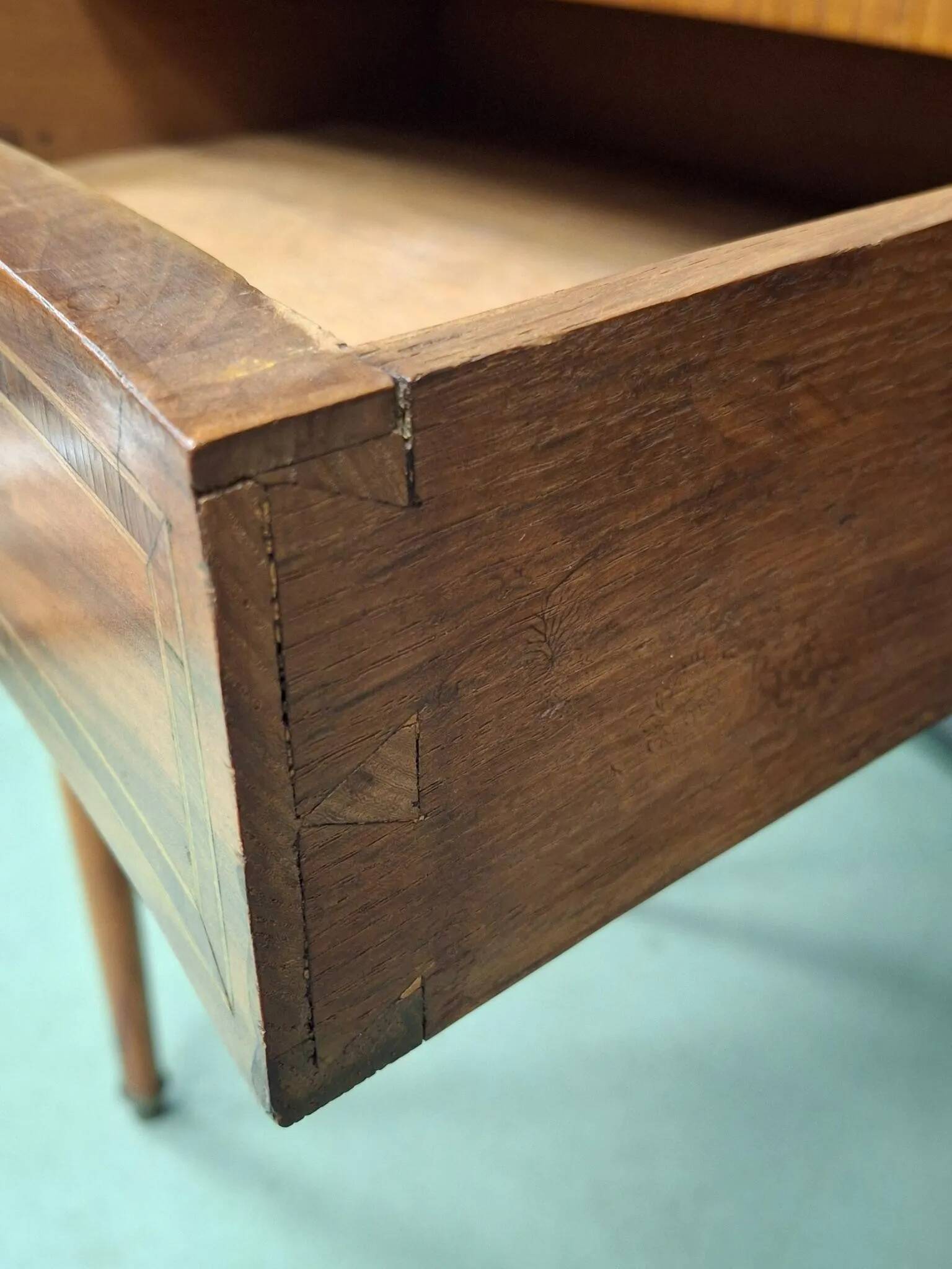 Louis XVI style kidney table – decorative veneered top