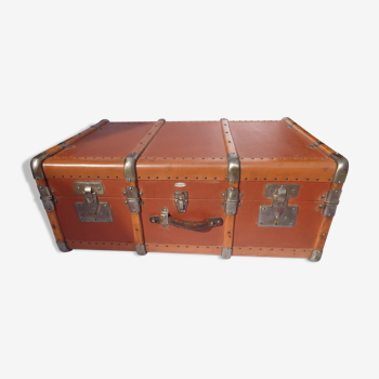 Trunk or suitcase of the 1930s