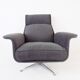 Fauteuil Kaufeld Siesta 62  grise avec pouf par Jacques Brule