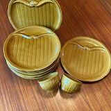 Service of 8 asparagus plates and its 2 sauce boats Gien 1960