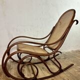 Thonet rocking chair in curved wood and cane from the 1900s