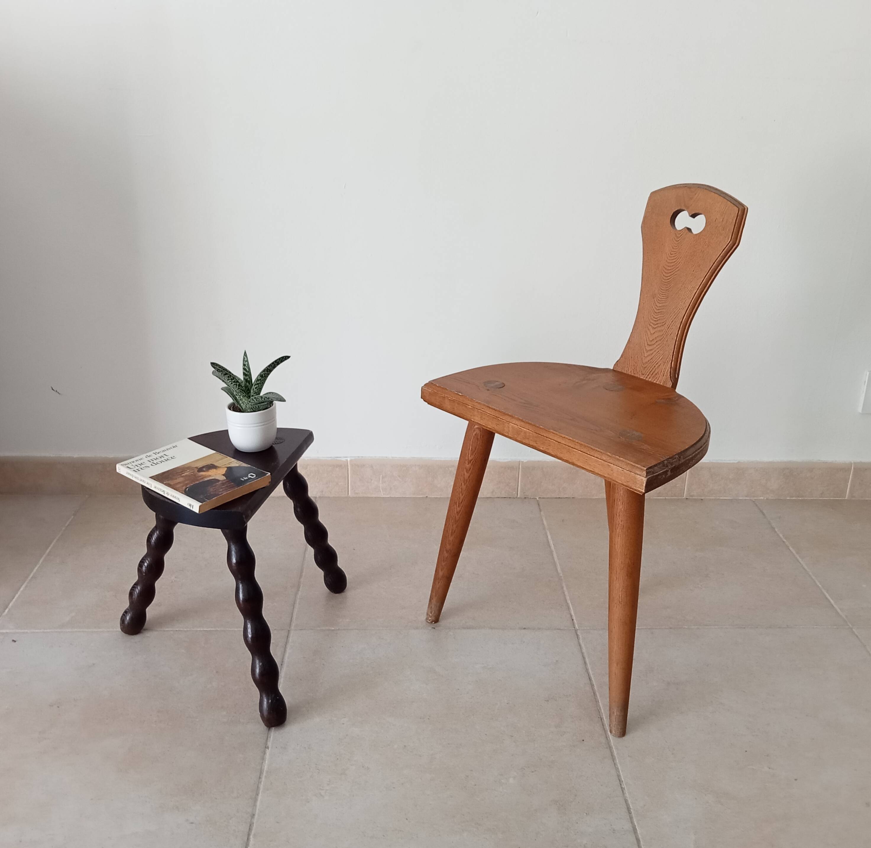 Low brutalist tripod chair in solid oak from the 1960s.