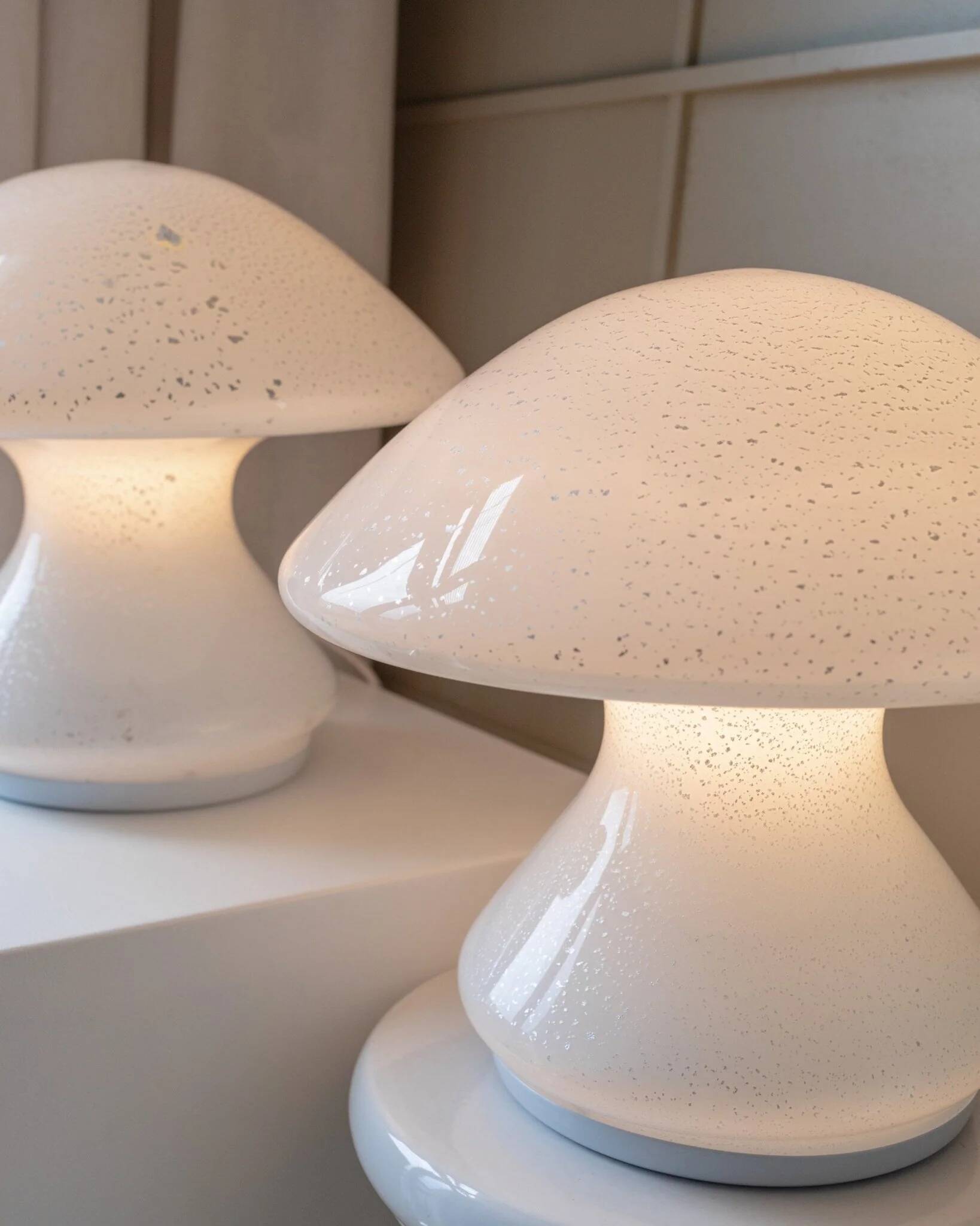 Set of 2 Murano opaline white glass mushroom table lamps with silver ring details - Space Age 1970s