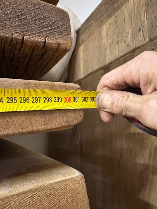 Solid oak table in Provençal style